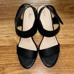 Simply Vera Black Heels